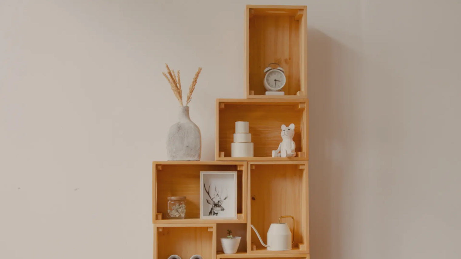 Safe and sustainable wooden organizer for children
