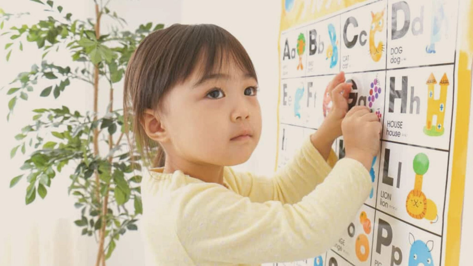 How to Teach Phonics the Montessori Way