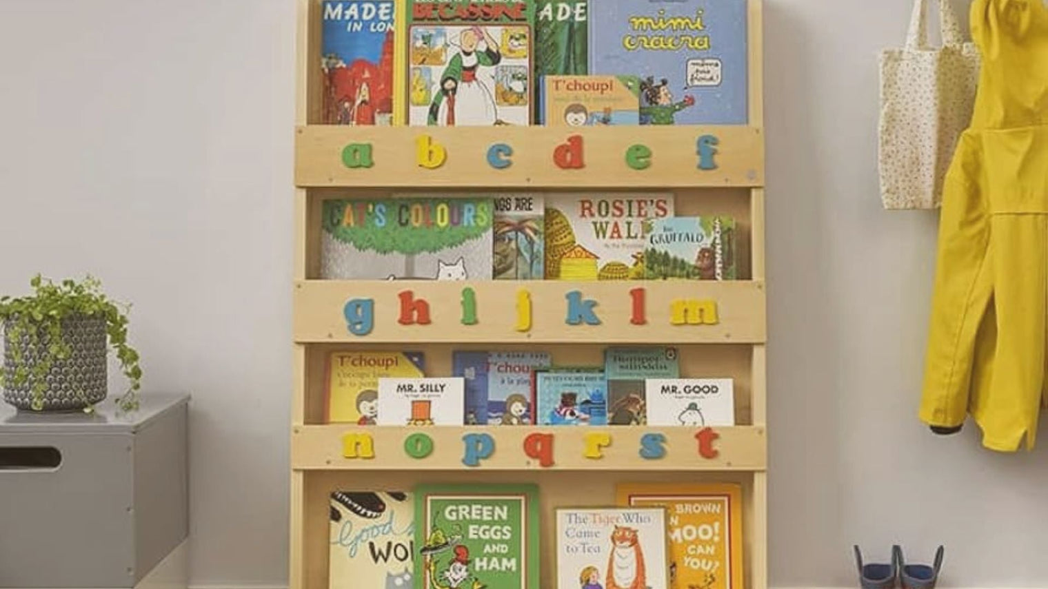 10 Key Features of a High-Quality Montessori Bookshelf